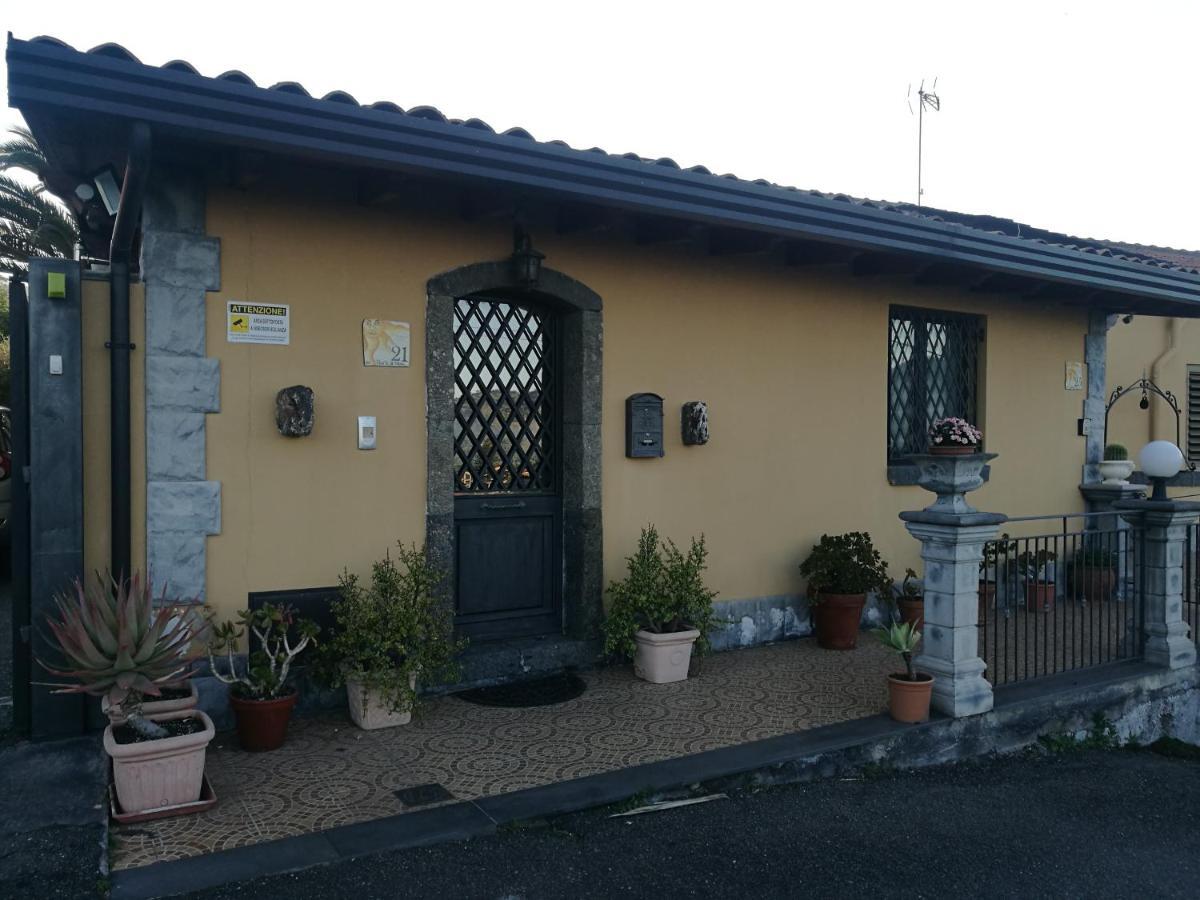 Casa Vacanza Tra Etna E Taormina Villa Ginevra Piedimonte Etneo Exterior foto