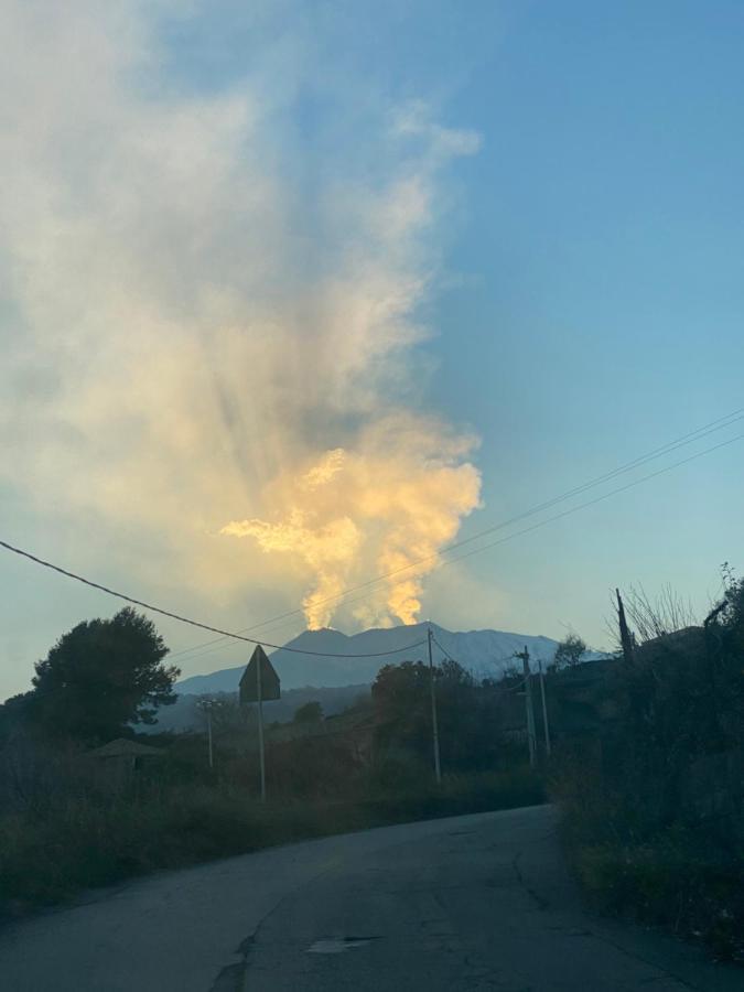 Casa Vacanza Tra Etna E Taormina Villa Ginevra Piedimonte Etneo Exterior foto
